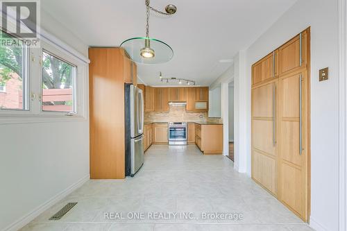 2577 Innisfil Road, Mississauga, ON - Indoor Photo Showing Kitchen