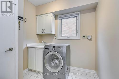 2577 Innisfil Road, Mississauga, ON - Indoor Photo Showing Laundry Room