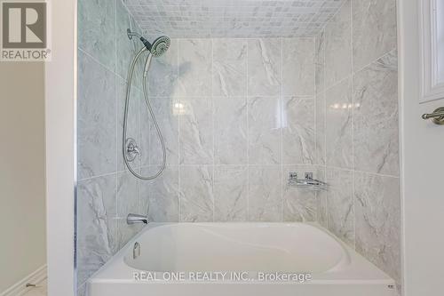 2577 Innisfil Road, Mississauga, ON - Indoor Photo Showing Bathroom