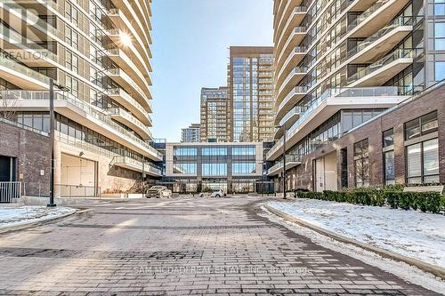 413 - 35 Watergarden Drive, Mississauga, ON - Outdoor