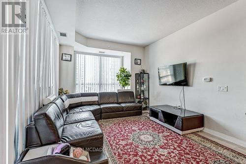 413 - 35 Watergarden Drive, Mississauga (Hurontario), ON - Indoor Photo Showing Living Room