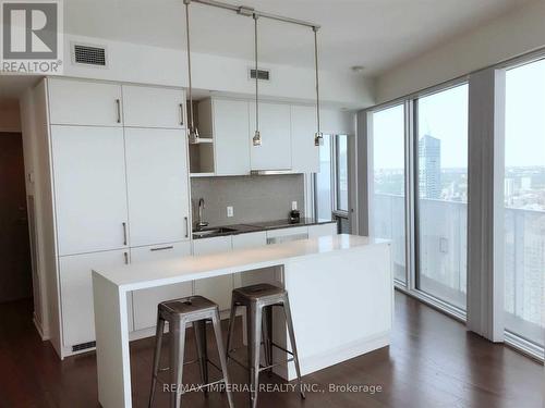 6807 - 100 Harbour Street, Toronto (Waterfront Communities), ON - Indoor Photo Showing Kitchen With Upgraded Kitchen