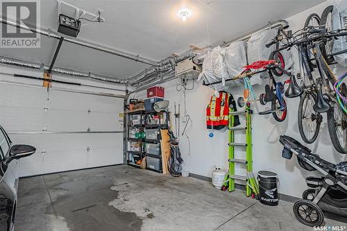 4 475 L Avenue S, Saskatoon, SK - Indoor Photo Showing Garage