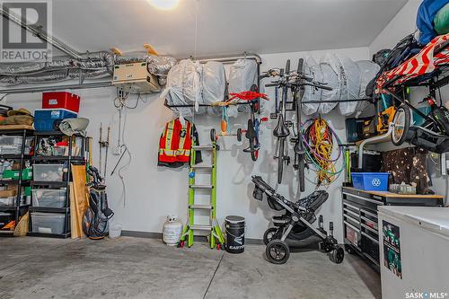 4 475 L Avenue S, Saskatoon, SK - Indoor Photo Showing Garage