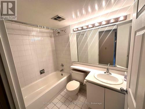 711 - 335 Webb Drive, Mississauga, ON - Indoor Photo Showing Bathroom
