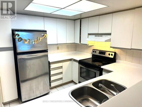 711 - 335 Webb Drive, Mississauga, ON - Indoor Photo Showing Kitchen With Double Sink