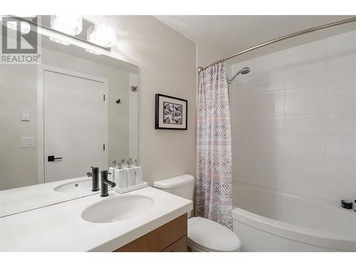 1550 Dickson Avenue Unit# 11, Kelowna, BC - Indoor Photo Showing Bathroom