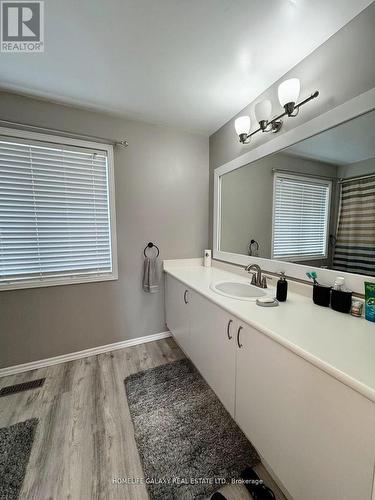 101 Champine Square, Clarington, ON - Indoor Photo Showing Bathroom