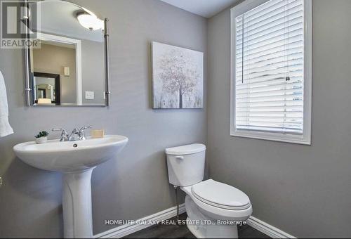 101 Champine Square, Clarington, ON - Indoor Photo Showing Bathroom