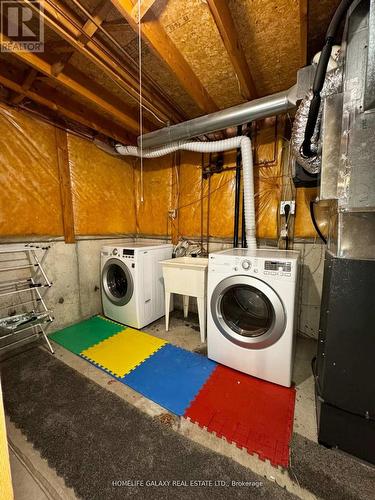 101 Champine Square, Clarington, ON - Indoor Photo Showing Laundry Room
