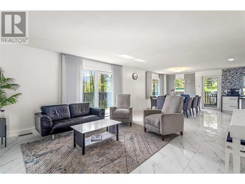 5308 Law Street, Peachland, BC - Indoor Photo Showing Living Room