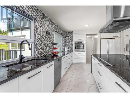 5308 Law Street, Peachland, BC - Indoor Photo Showing Kitchen With Double Sink With Upgraded Kitchen