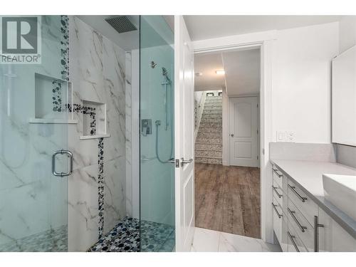 5308 Law Street, Peachland, BC - Indoor Photo Showing Bathroom