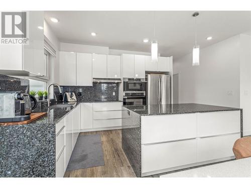 5308 Law Street, Peachland, BC - Indoor Photo Showing Kitchen With Upgraded Kitchen