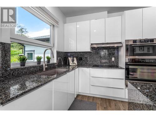 5308 Law Street, Peachland, BC - Indoor Photo Showing Kitchen With Upgraded Kitchen