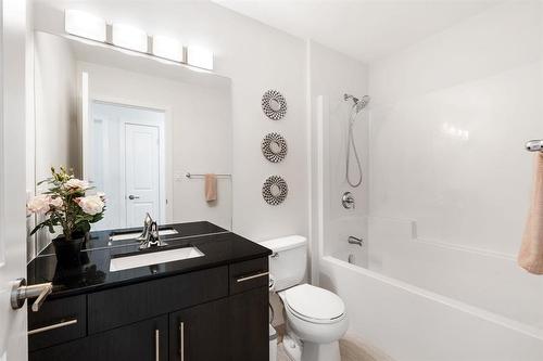 67 Larry Vickar Drive E, Winnipeg, MB - Indoor Photo Showing Bathroom