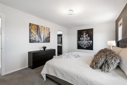 67 Larry Vickar Drive E, Winnipeg, MB - Indoor Photo Showing Bedroom