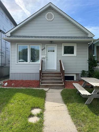 638 Valour Road, Winnipeg, MB - Outdoor