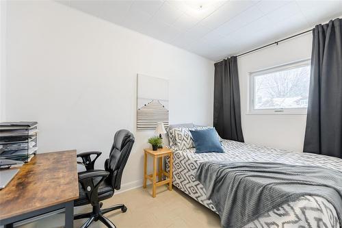 638 Valour Road, Winnipeg, MB - Indoor Photo Showing Bedroom