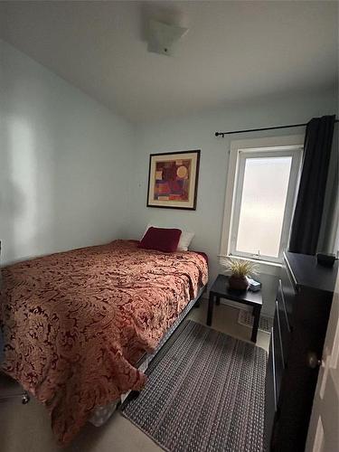 638 Valour Road, Winnipeg, MB - Indoor Photo Showing Bedroom