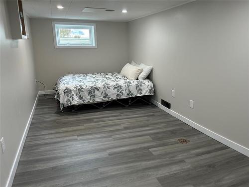 638 Valour Road, Winnipeg, MB - Indoor Photo Showing Bedroom