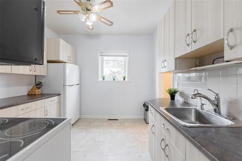 638 Valour Road, Winnipeg, MB - Indoor Photo Showing Kitchen