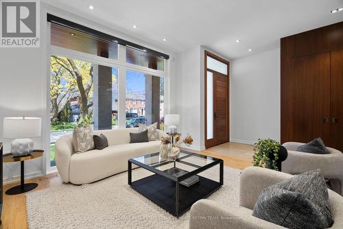 101 Rykert Crescent, Toronto, ON - Indoor Photo Showing Living Room