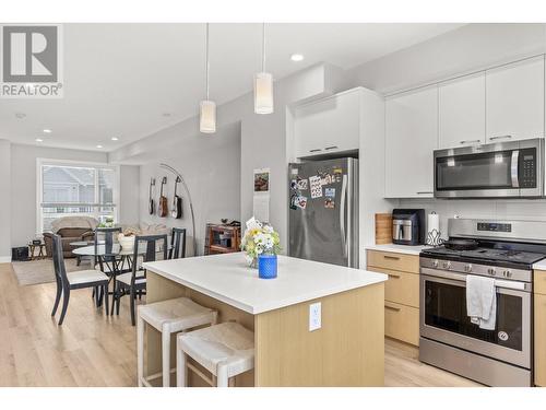 13098 Shoreline Way Unit# 25, Lake Country, BC - Indoor Photo Showing Kitchen With Stainless Steel Kitchen With Upgraded Kitchen