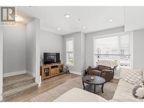 13098 Shoreline Way Unit# 25, Lake Country, BC - Indoor Photo Showing Living Room