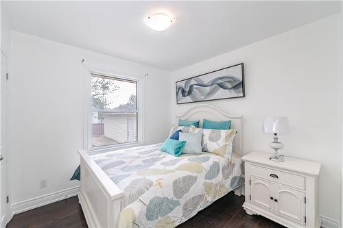 327 East 16Th Street, Hamilton, ON - Indoor Photo Showing Bedroom