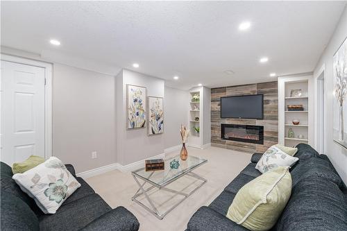 327 East 16Th Street, Hamilton, ON - Indoor Photo Showing Living Room With Fireplace