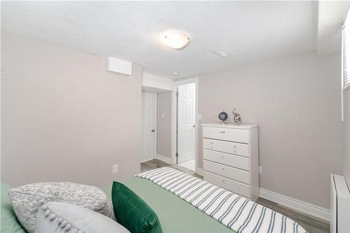 327 East 16Th Street, Hamilton, ON - Indoor Photo Showing Bedroom