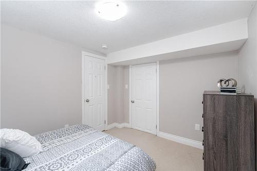 327 East 16Th Street, Hamilton, ON - Indoor Photo Showing Bedroom