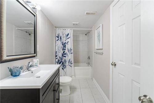 327 East 16Th Street, Hamilton, ON - Indoor Photo Showing Bathroom