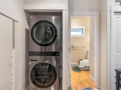 2-762 Sanctuary Crt, Saanich, BC - Indoor Photo Showing Laundry Room