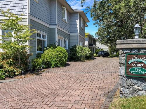 2-762 Sanctuary Crt, Saanich, BC - Outdoor