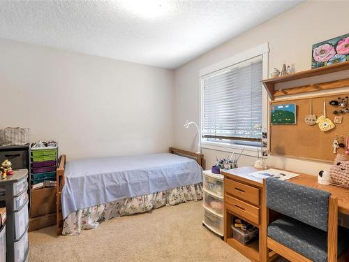 2-762 Sanctuary Crt, Saanich, BC - Indoor Photo Showing Bedroom