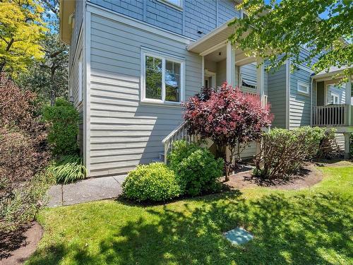 2-762 Sanctuary Crt, Saanich, BC - Outdoor