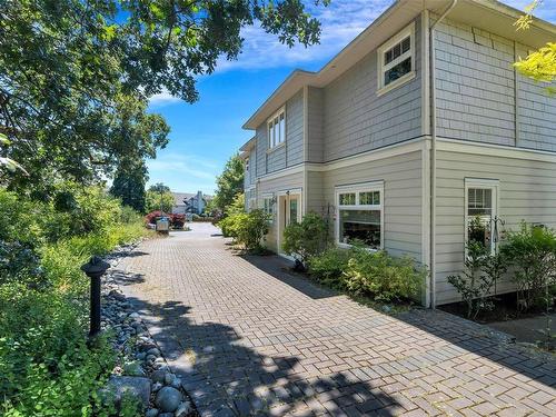 2-762 Sanctuary Crt, Saanich, BC - Outdoor