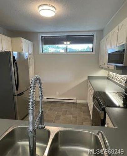 304-485 Island Hwy, View Royal, BC - Indoor Photo Showing Kitchen With Double Sink