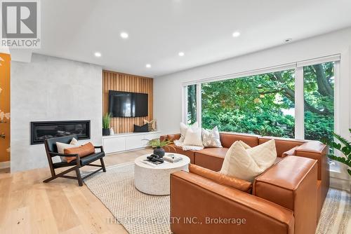 270 Woodlea Crescent, Oshawa, ON - Indoor Photo Showing Living Room