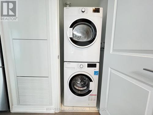 2504 - 251 Jarvis Street, Toronto, ON - Indoor Photo Showing Laundry Room