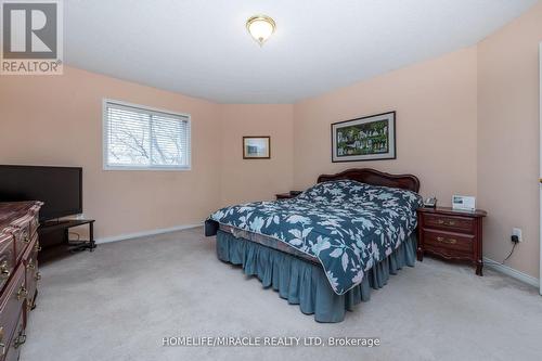 1338 Vincent Crescent W, Innisfil, ON - Indoor Photo Showing Bedroom