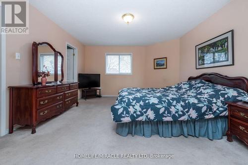 1338 Vincent Crescent W, Innisfil, ON - Indoor Photo Showing Bedroom