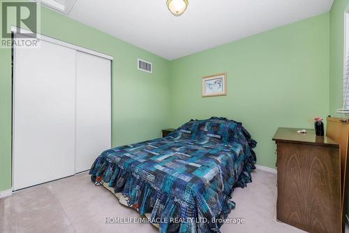 1338 Vincent Crescent W, Innisfil, ON - Indoor Photo Showing Bedroom