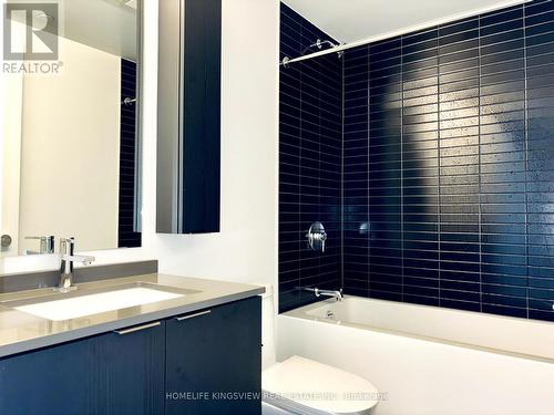 522 - 86 Dundas Street E, Mississauga, ON - Indoor Photo Showing Bathroom