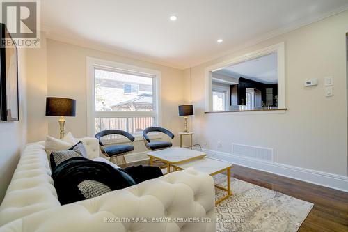 30 Hiberton Crescent, Brampton, ON - Indoor Photo Showing Living Room
