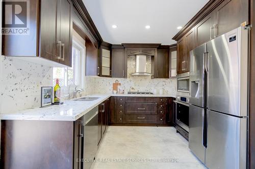 30 Hiberton Crescent, Brampton, ON - Indoor Photo Showing Kitchen With Stainless Steel Kitchen With Upgraded Kitchen