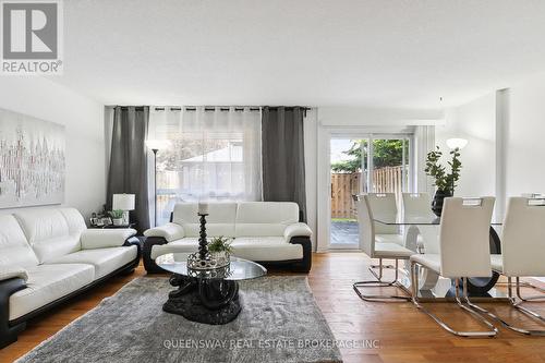 1 - 6520 Corfu Road, Mississauga, ON - Indoor Photo Showing Living Room