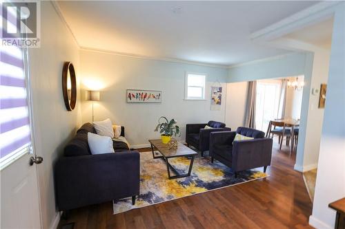 4421 Notre Dame Avenue, Sudbury, ON - Indoor Photo Showing Living Room